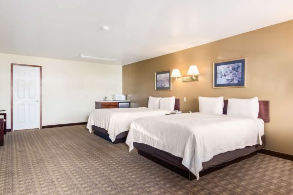 GUESTHOUSE INN & SUITES MONTESANO (Montesano)